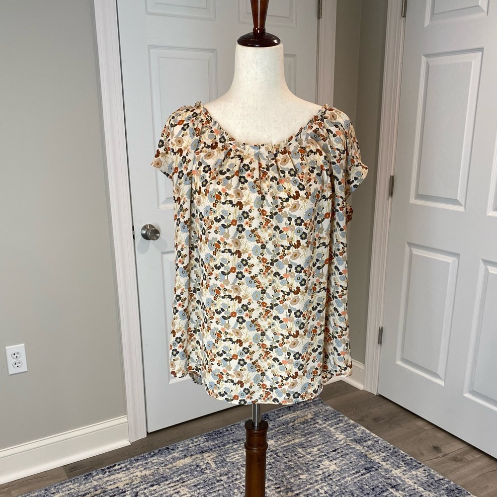 Lauren Conrad / Size: XL / loose fitting but comfortable for all day wear